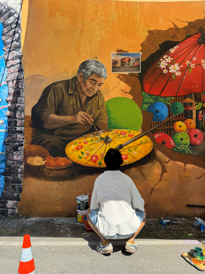 Bo Sang 紙傘工藝壁畫與匠人形象